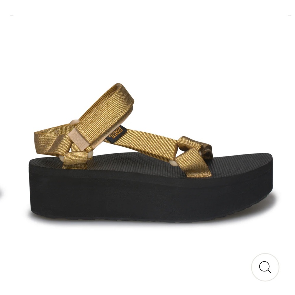 Teva Flatform Universal sandal in gold NWOT